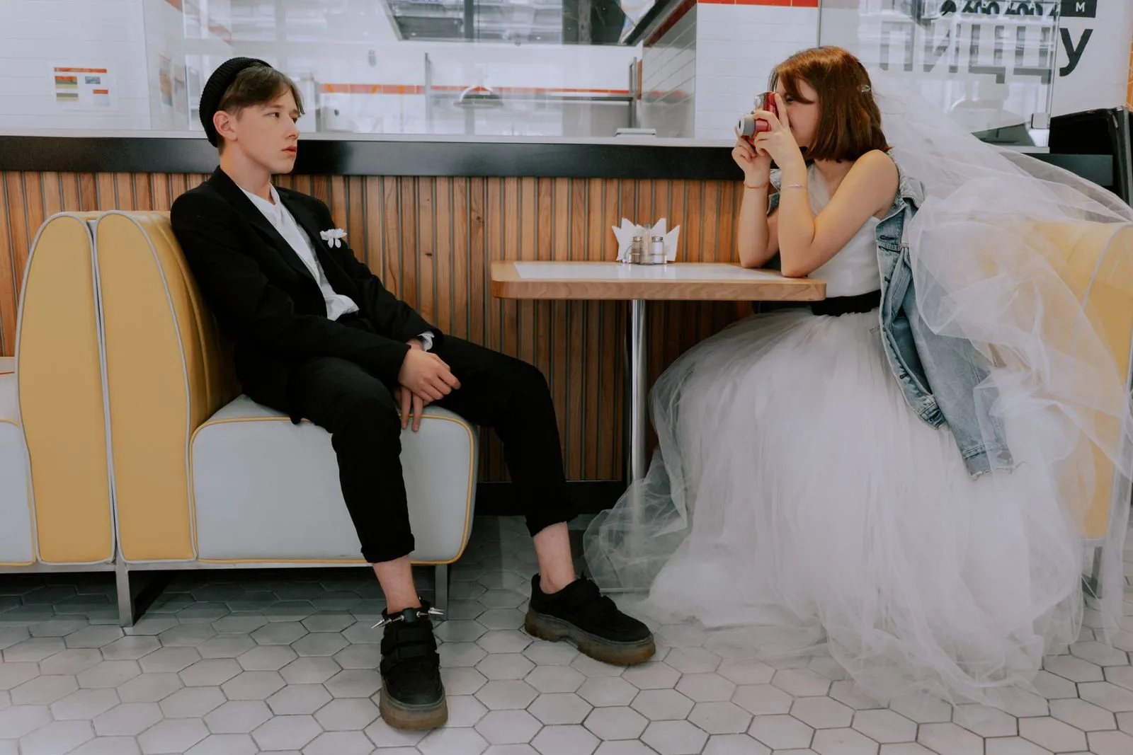 How to Choose a Photo Booth for Your Wedding